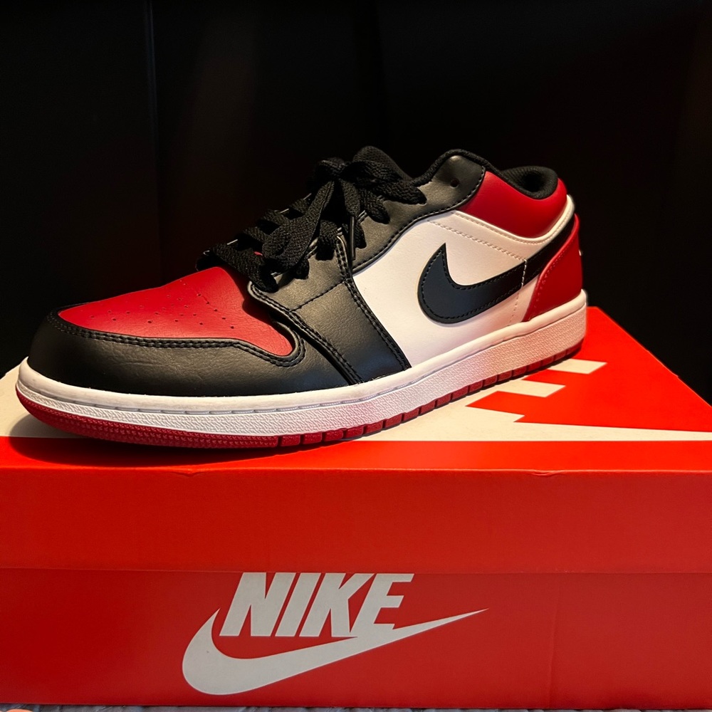 Jordan 1 Low Bred toe Size 11 USED